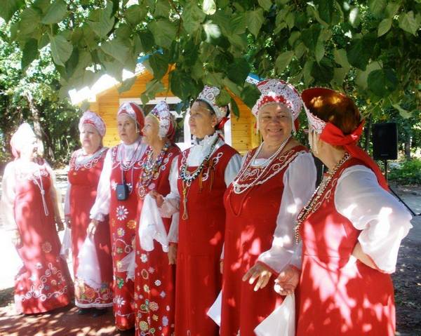 &laquo;Нынче чудесный праздник мы справляем, яблочным спасом называем&raquo;