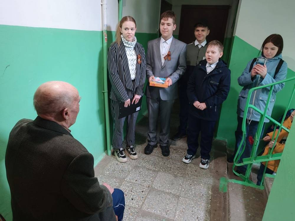 В преддверии Дня Победы ветеранов Заволжского района поздравили с праздником