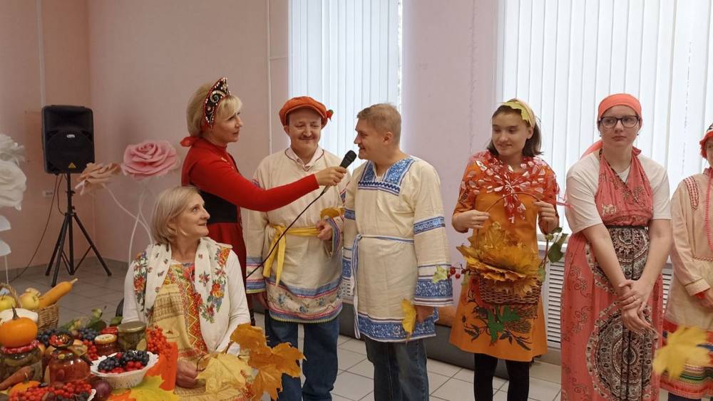 В КЦ &laquo;Аврора&raquo; прошел фольклорный театрализованный праздник &laquo;Осенины-царицы осени именины&raquo;