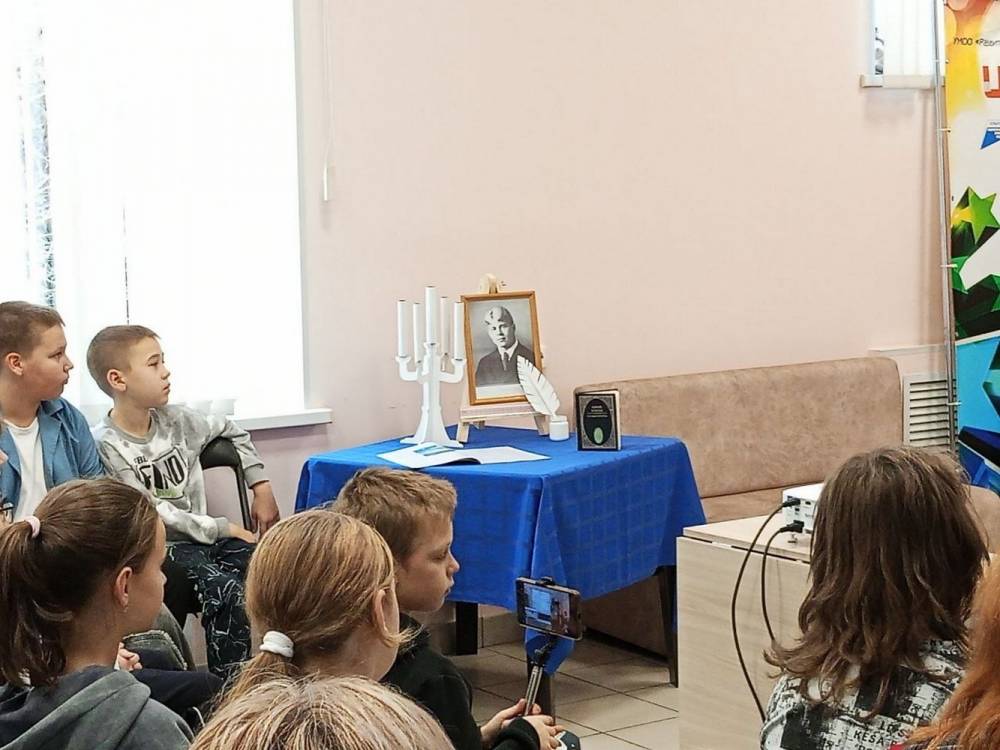 Погружение в мир Сергея Есенина в КЦ Аврора!