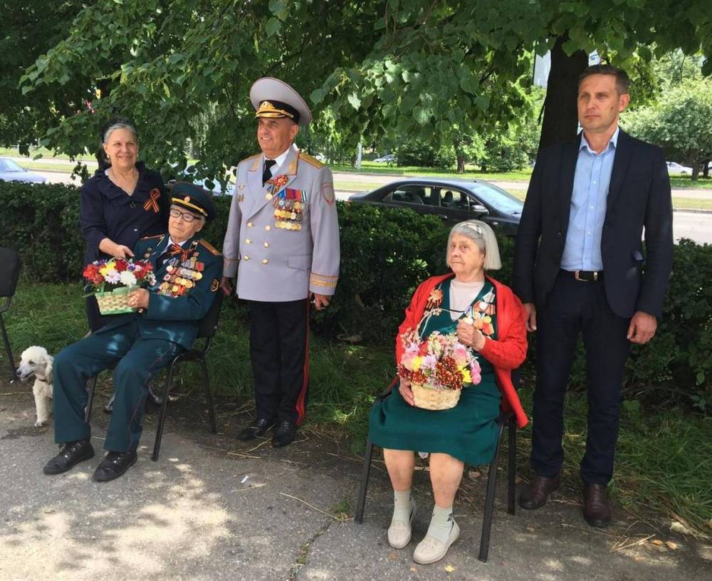 &laquo;Парад Победы под окнами&raquo; поздравление ветеранов с 75-й годовщиной Победы в Великой Отечественной войне 1941-1945 годов