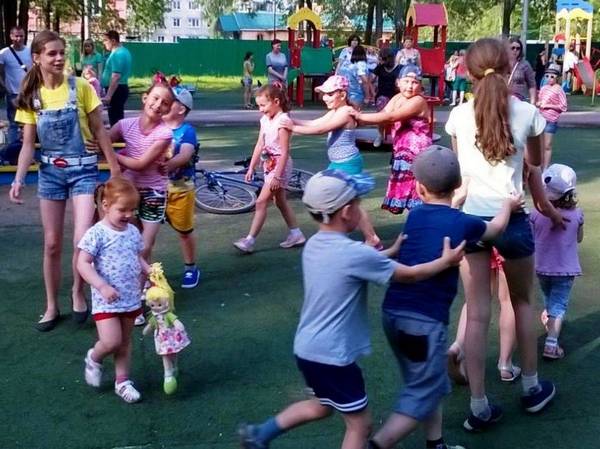 Концертно-развлекательная программа &laquo;Краски лета&raquo;