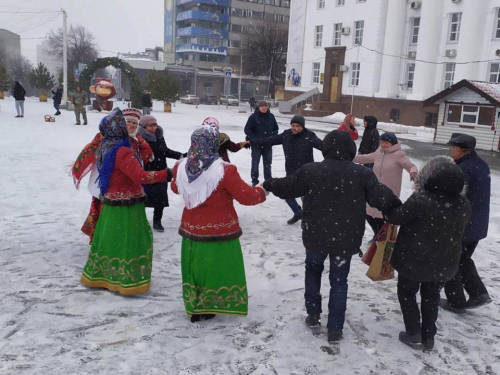 В День защитника Отечества творческие коллективы Дворца культуры &laquo;Руслан&raquo; приняли участие в концертной программе на Соборной площади
