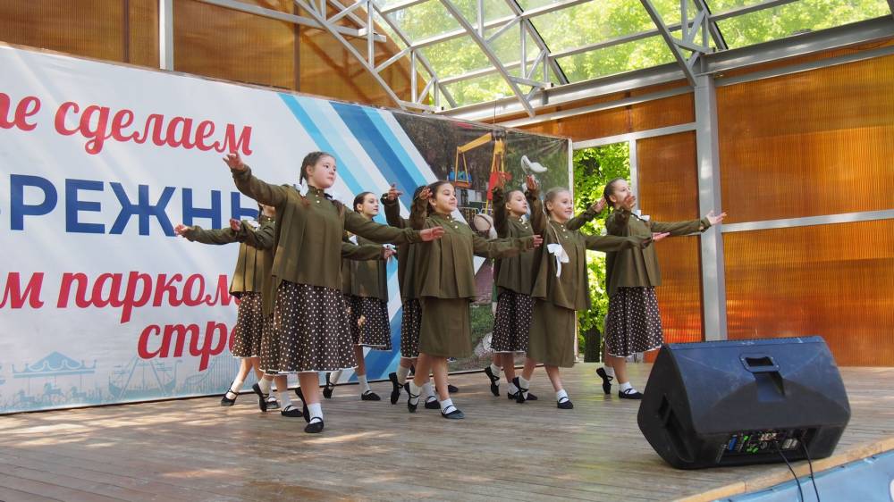 9 мая в парке Прибрежный звучали мелодии Вальса Победы