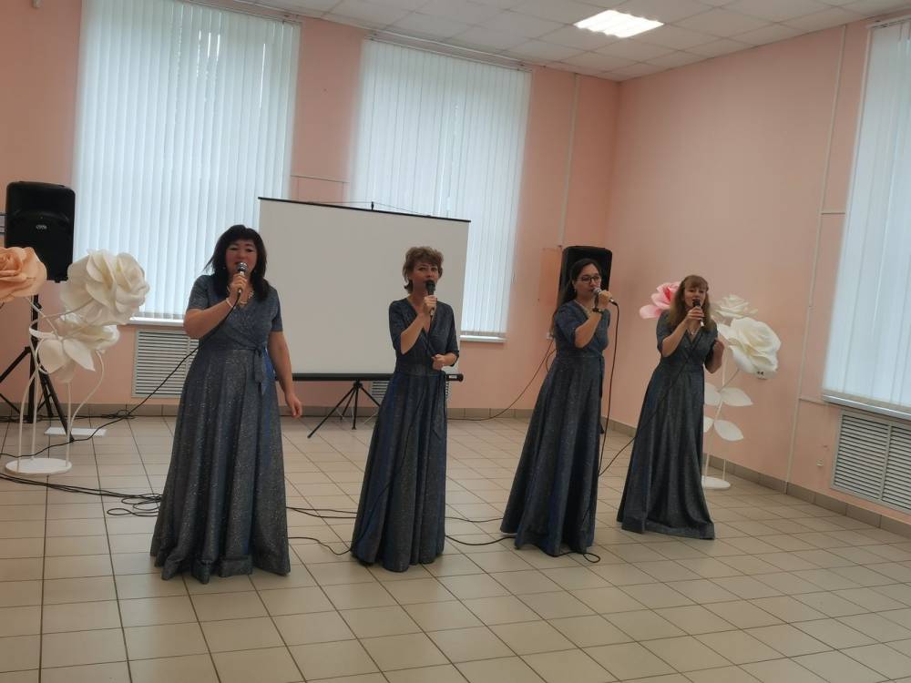 В КЦ &laquo;Аврора&raquo; прошла концертная программа &laquo;Музыка осени&raquo; Студии вокала &laquo;Лира&raquo;