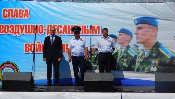 Возложение цветов к памятнику В.Ф. Маргелова в рамках празднования 87-й годовщины образования ВДВ